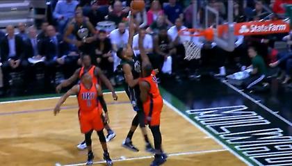 Τρομερό poster κάρφωμα του Γιάννη στον Ιμπάκα! (video)