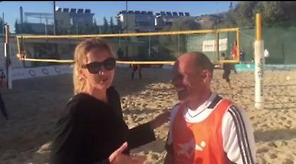 Ο Τάκης Γκώνιας έπαιξε beach volley (video)