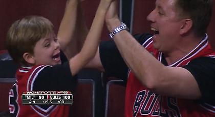 Πιτσιρικάς φίλαθλος τρελάθηκε για ένα… μπέργκερ (video)