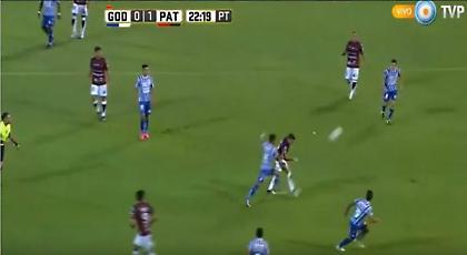 Απίστευτο «μπουκέτο» του Φερνάντο Γοδόι σε αντίπαλο! (video)