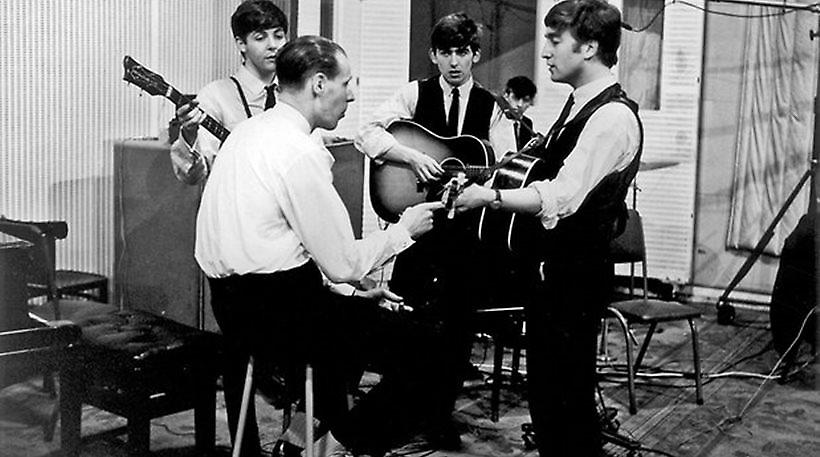 Πέθανε ο παραγωγός των Beatles, George Martin
