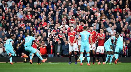 Το απίστευτο φάουλ του Παγιέ που «ξέρανε» τη Γιουνάιτεντ! (video)