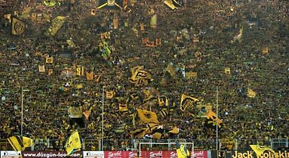 Ανατριχίλα: Φίλος της Ντόρτμουντ πέθανε στο γήπεδο, του τραγούδησαν το «You ‘ll never walk alone»