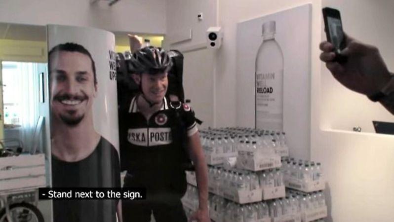 Επική φάρσα Ιμπραΐμοβιτς σε διανομέα ποδηλάτη! (video)