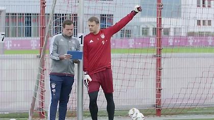 Ο Νόιερ αποκρούει χωρίς καν να κοιτάει (video)