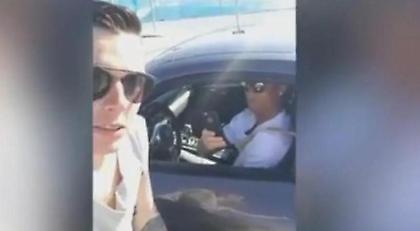 Ο Ρονάλντο, η selfie, το τατουάζ και τα..σπριντ (video)