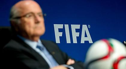 Απίστευτος χορός εκατομμυρίων στη FIFA: Τρελά λεφτά έπαιρνε ο Μπλάτερ!