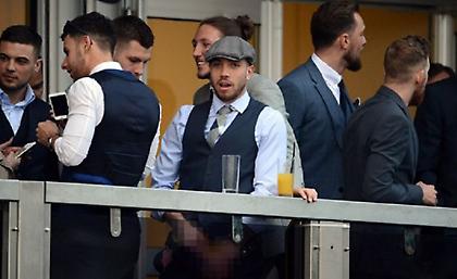 Τιμωρήθηκαν από τις ομάδες τους οι  μεθυσμένοι ποδοσφαιριστές που ούρησαν σε ποτήρι