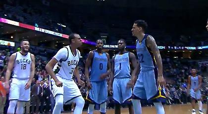 Απίστευτο επεισόδιο στον αγώνα των Μπακς (video)