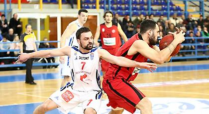 Συντριβή στο Ψυχικό για Κύμη, μόνος πρώτος ο Φάρος