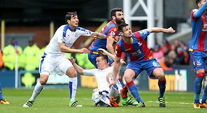 Του έβγαλε τη φανέλα, αλλά ο διαιτητής δεν έδωσε πέναλτι (video)