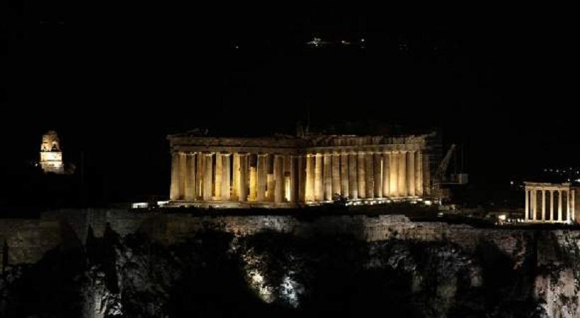 Σκοτάδι και στην Ακρόπολη -Εσβησε τα φώτα για την «Ωρα της Γης» (pics)