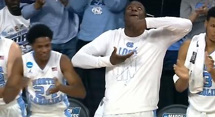 O viral πανηγυρισμός πάγκου από το March Madness