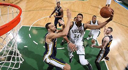 Ξαπόστασε ο Giannis, έχασαν οι Μπακς