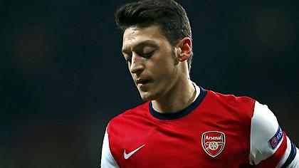 Αν μείνει ο Βενγκέρ, φεύγει ο Εζίλ