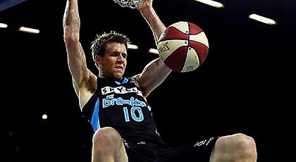 Παίρνει Αμπερκρόμπι και διώχνει Κάρτερ η Καρσίγιακα