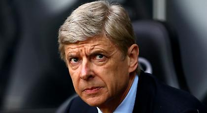 Η Άρσεναλ θέλει ονόματα, αλλά ο Βενγκέρ του... κεφαλιού του