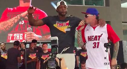 Το χορευτικό ξέσπασμα του Ουέιντ με τον Vanilla Ice (video)