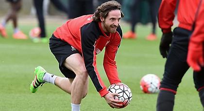 Ο Άλεν της Λίβερπουλ έχει 16 κότες για κατοικίδια!