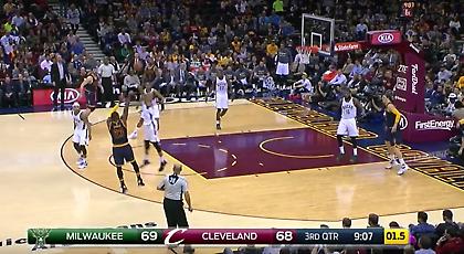 Τάπωσε τον Λεμπρόν ο Αντετοκούνμπο (video)