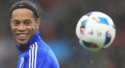 Το «αντίο» του Ροναλντίνιο στον Κρόιφ (pic)