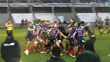 Φιλικό… ξύλο σε αγώνα ράγκμπι! (video)