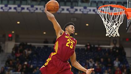 Πρώην παίκτης του Ηλυσιακού κάνει ΤΡΟΜΕΡΟ κάρφωμα (video)