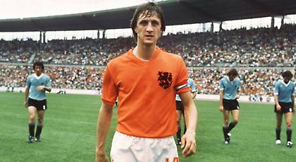 Απίστευτη γκάφα του «Guardian» με το οπισθόφυλλο για τον Κρόιφ!