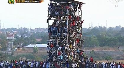 Απίστευτο: Σε γήπεδο 25.000 θέσεων μπήκαν... 40.000 άνθρωποι! (pics)