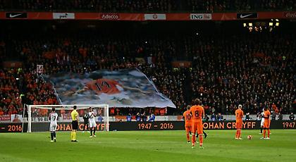 «Δάκρυσε» το Άμστερνταμ για τον Γιόχαν Κρόιφ (vids+pics)