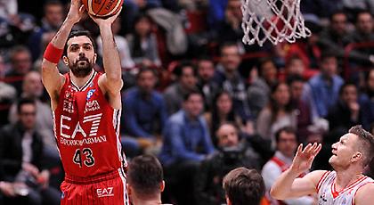 Μπατίστα και Σίμον δίνουν την πρωτιά στην Αρμάνι!