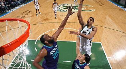 Ήττα με κάτω τα χέρια για Μπακς και Giannis