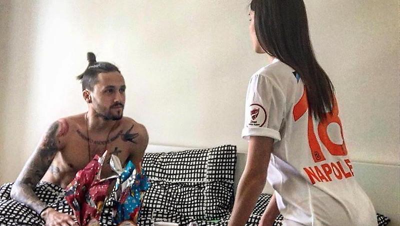 Το κορίτσι που πάει πρωινό στον Ναπολεόνι είναι σκέτη... ΚΟΛΑΣΗ (pics)