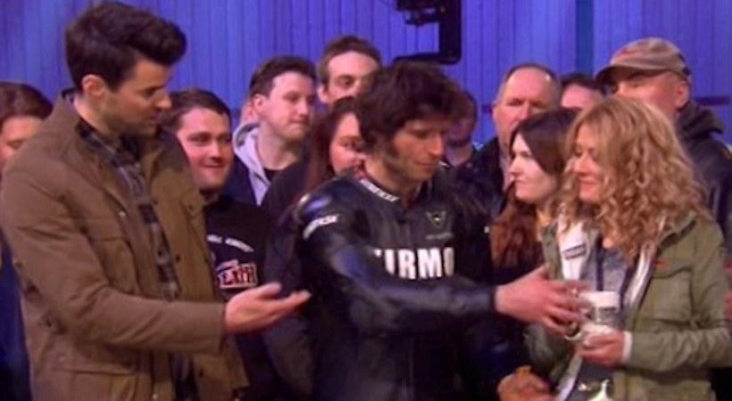 Έσπασε το παγκόσμιο ρεκόρ στο «γύρο του Θανάτου» (video)