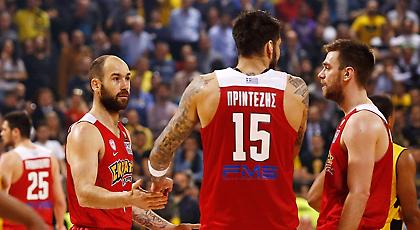 Τα αυτόγραφα των παικτών του Ολυμπιακού στη Θεσσαλονίκη (pics)