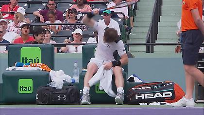 Τα σπάει ο Μάρεϊ! Κυριολεκτικά… (video)