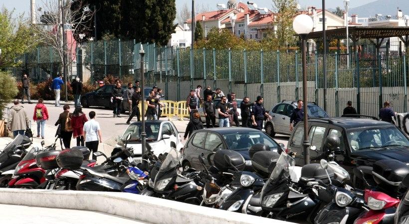 Μιλά με εκπροσώπους των οπαδών της ΑΕΚ ο Κοντονής