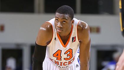 Αποβλήθηκε νωρίς ο Θανάσης