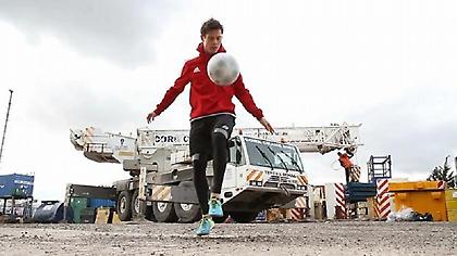 Ένας freestyler ποδοσφαιριστής σπάει το ρεκόρ του Μέσι (video)