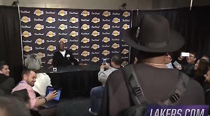 Ο Γουέιντ «κρασάρει» τη συνέντευξη Τύπου του Κόμπι (video)