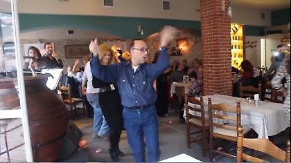 Ο… Mr Τσιφτετέλι επέστρεψε - Δείτε τον επικό χορό του