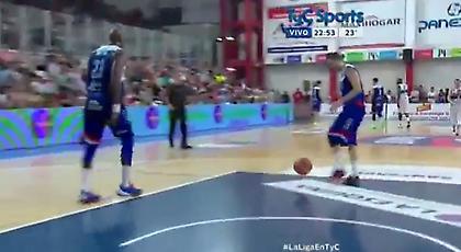 Η πιο χαζή παράβαση στην ιστορία του μπάσκετ!  (video)