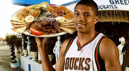 «Ο Αντετοκούνμπο ανοίγει καντίνα με γύρο στο Μιλγουόκι»