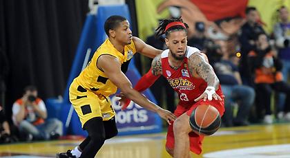 Γουότερς: «Έπρεπε να νικήσουμε τον Ολυμπιακό»