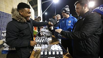 Τζάμπα μπύρα και ντόνατ για τους οπαδούς από τη Λέστερ (pic)