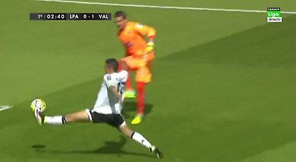 Μυθική γκάφα του Χάβι Βάρας και γκολ η Βαλένθια (video)