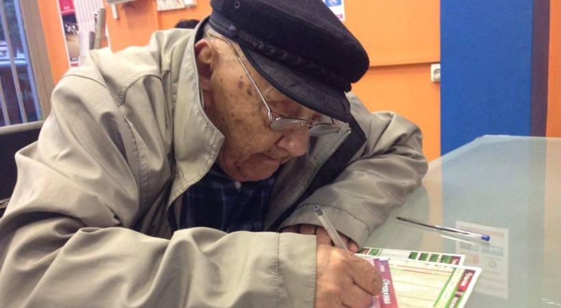 Ένας 86χρονος πάει συχνότερα ταμείο από σένα. Πας… στοίχημα;