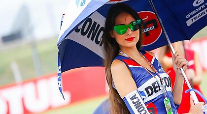 Όλα τα paddock girls στην πίστα (pics/video)