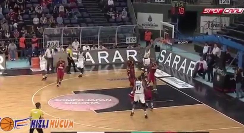 Το φοβερό κάρφωμα του Ντάρντεν (video)