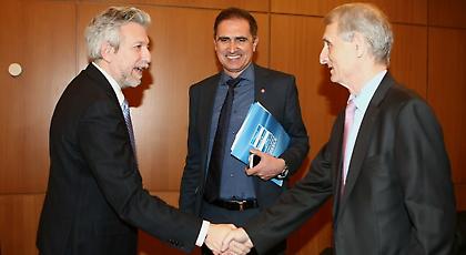 Grexit, δράμα και κάργα «εκβιασμοί»